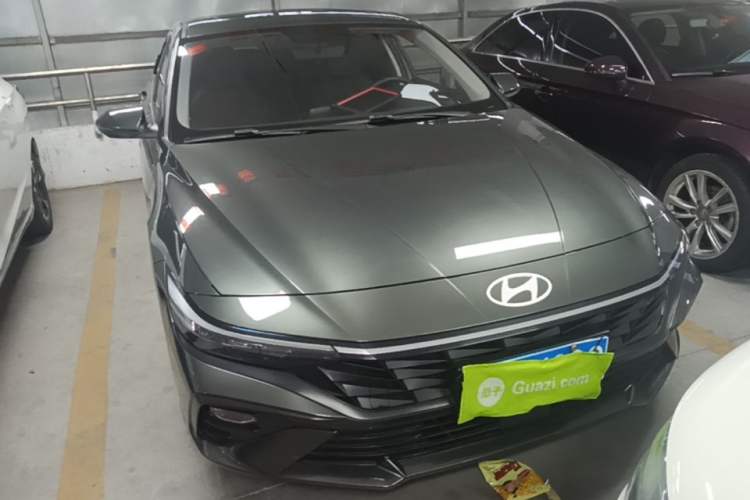 Used Hyundai Elantra 2023 1.5L CVT GLX Elite Edition Front Right 45 Deg