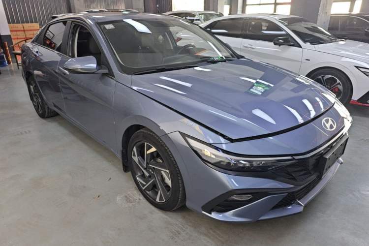 Used Hyundai Elantra 2023 1.5L CVT GLX Elite Edition Front Right 45 Deg