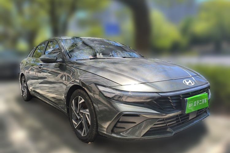 Used Hyundai Elantra 2023 1.5L CVT LUX Prestige Edition Front Right 45 Deg
