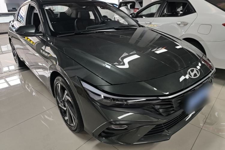 Used Hyundai Elantra 2023 1.5L CVT GLX Elite Edition Front Right 45 Deg