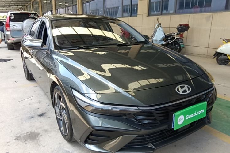Used Hyundai Elantra 2023 1.5L CVT LUX Prestige Edition Front Right 45 Deg