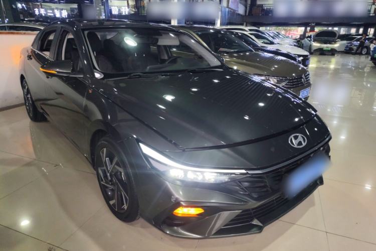 Used Hyundai Elantra 2023 1.5L CVT GLX Elite Edition Front Right 45 Deg