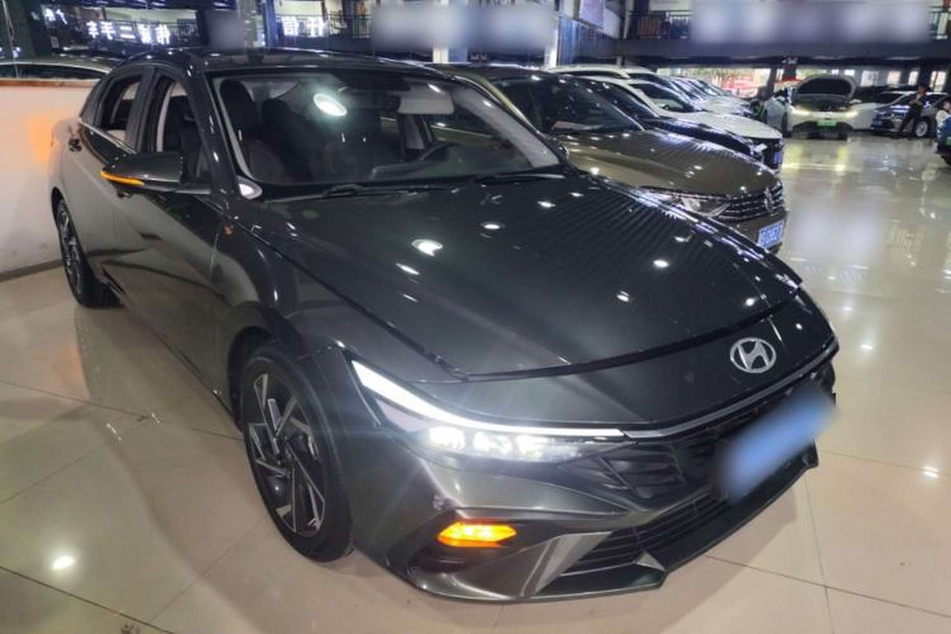 Used Hyundai Elantra 2023 1.5L CVT GLX Elite Edition Front Right 45 Deg