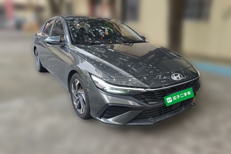 Used Hyundai Elantra 2023 1.5L CVT LUX Prestige Edition Front Right 45 Deg