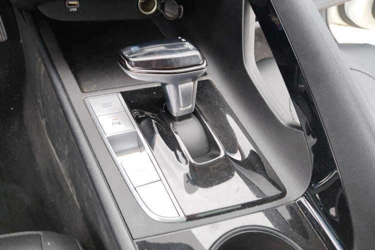 Used Hyundai Elantra 2023 1.5L CVT GLX Elite Edition Gear Lever