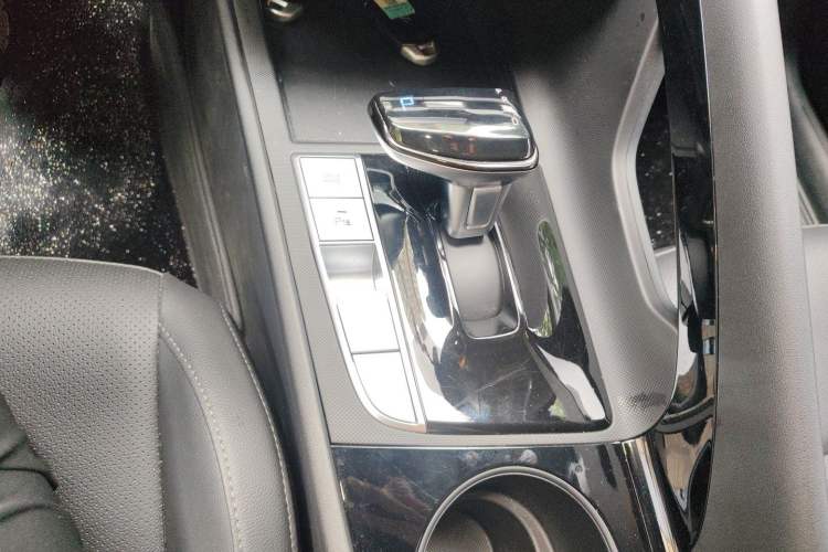 Used Hyundai Elantra 2023 1.5L CVT GLX Elite Edition Gear Lever