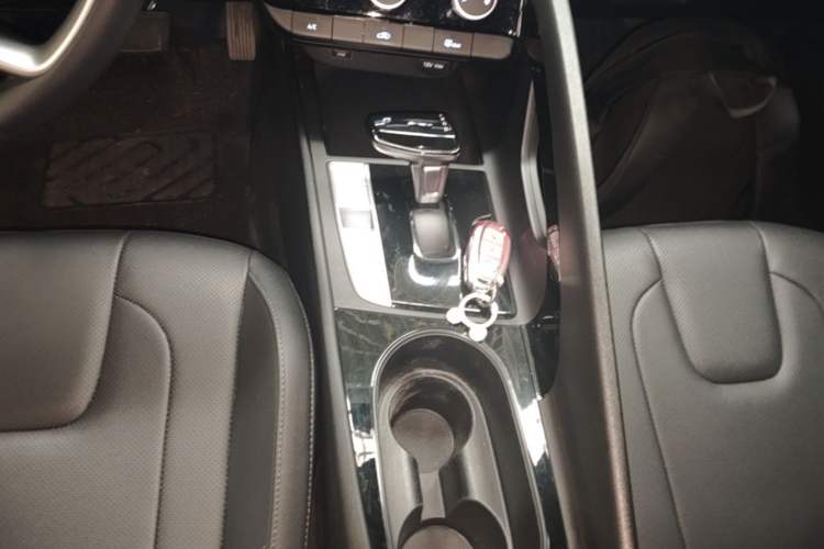 Used Hyundai Elantra 2023 1.5L CVT GLX Elite Edition Gear Lever
