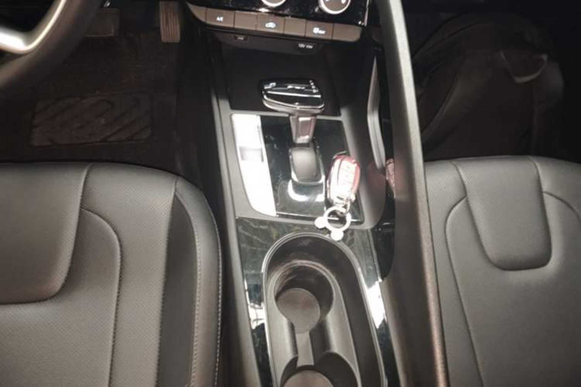 Used Hyundai Elantra 2023 1.5L CVT GLX Elite Edition Gear Lever