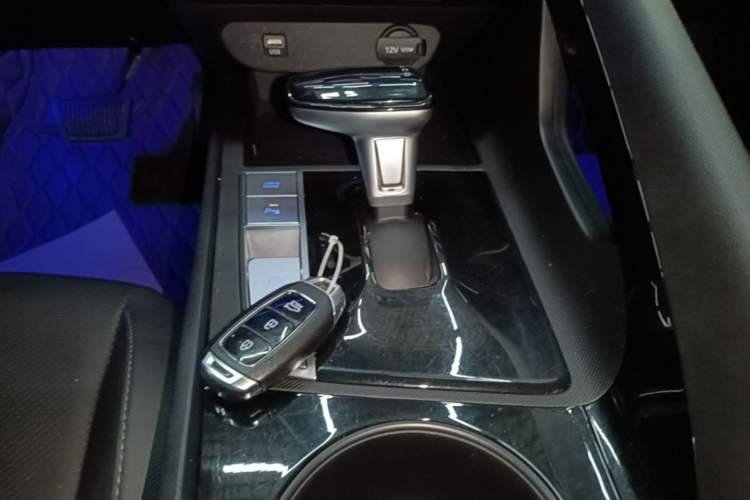 Used Hyundai Elantra 2023 1.5L CVT GLX Elite Edition Gear Lever