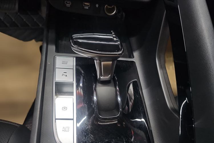 Used Hyundai Elantra 2023 1.5L CVT LUX Prestige Edition Gear Lever