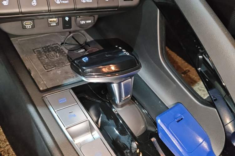 Used Hyundai Elantra 2023 1.5L CVT LUX Prestige Edition Gear Lever