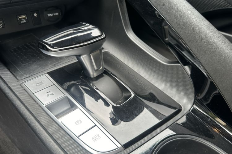Used Hyundai Elantra 2023 1.5L CVT LUX Prestige Edition Gear Lever
