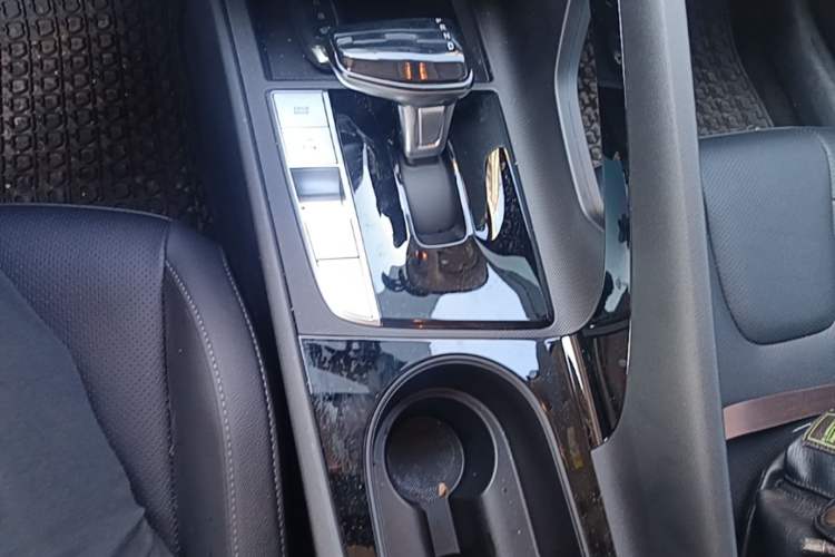 Used Hyundai Elantra 2023 1.5L CVT GLX Elite Edition Gear Lever