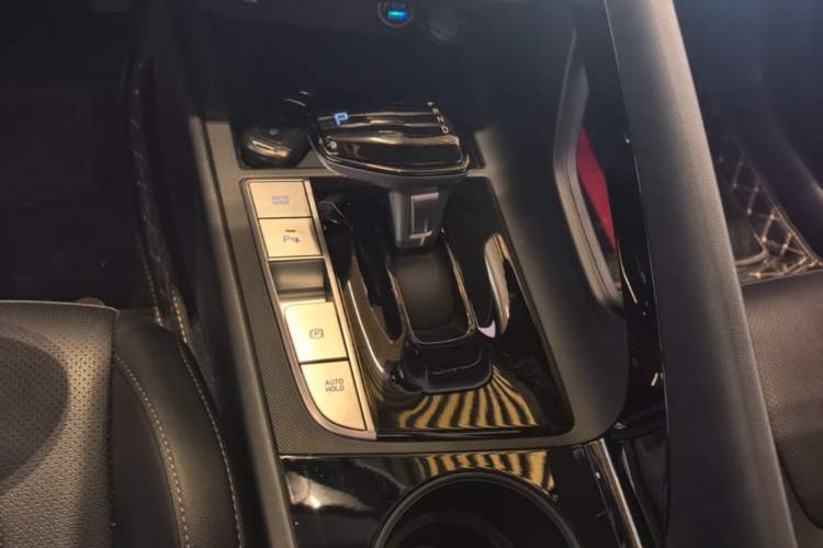 Used Hyundai Elantra 2023 1.5L CVT GLX Elite Edition Gear Lever