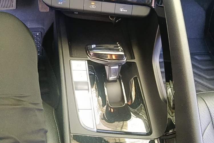 Used Hyundai Elantra 2023 1.5L CVT GLX Elite Edition Gear Lever