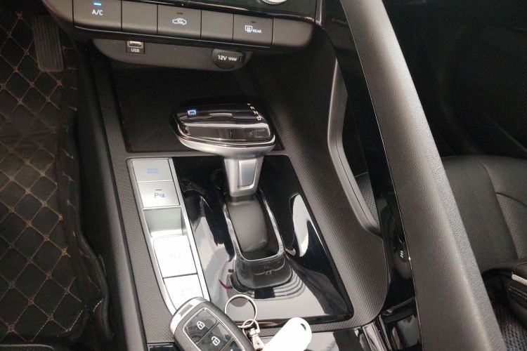 Used Hyundai Elantra 2023 1.5L CVT GLX Elite Edition Gear Lever