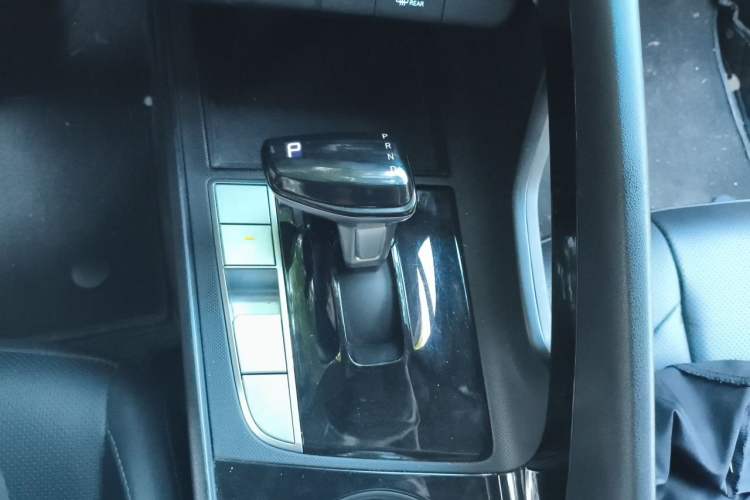 Used Hyundai Elantra 2023 1.5L CVT GLX Elite Edition Gear Lever