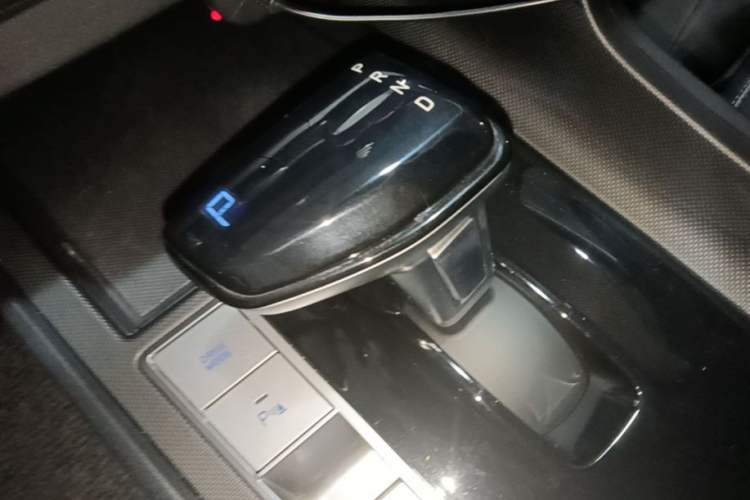 Used Hyundai Elantra 2023 1.5L CVT GLX Elite Edition Gear Lever
