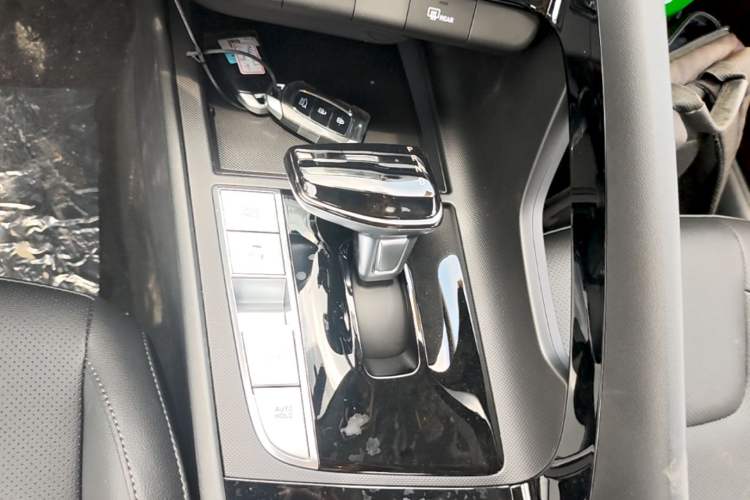 Used Hyundai Elantra 2023 1.5L CVT GLX Elite Edition Gear Lever