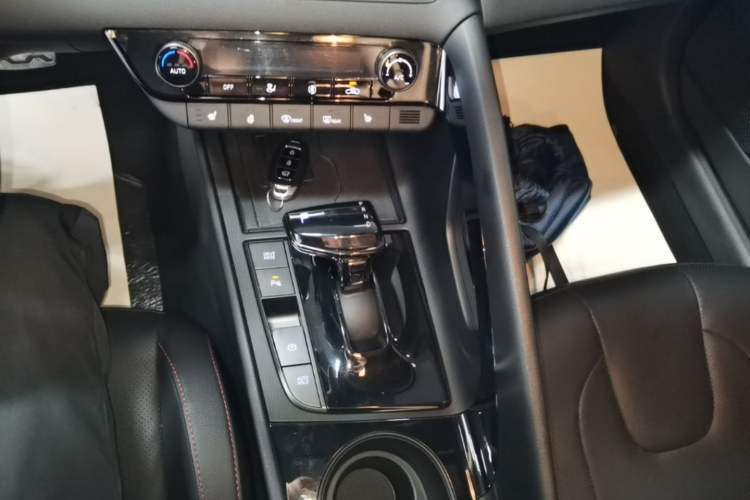 Used Hyundai Elantra 2023 240TGDi DCT N Line LUX Prestige Edition Gear Lever