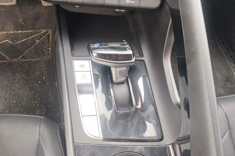 Used Hyundai Elantra 2023 1.5L CVT GLX Elite Edition Gear Lever