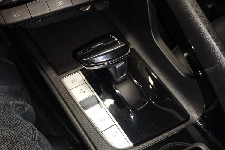 Used Hyundai Elantra 2023 1.5L CVT GLX Elite Edition Gear Lever