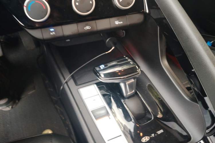 Used Hyundai Elantra 2023 1.5L CVT GLX Elite Edition Gear Lever