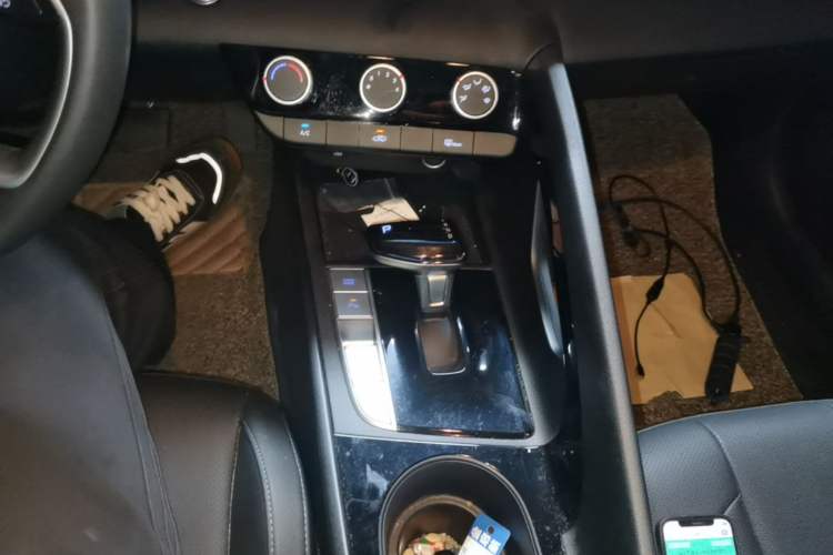 Used Hyundai Elantra 2023 1.5L CVT GLX Elite Edition Gear Lever