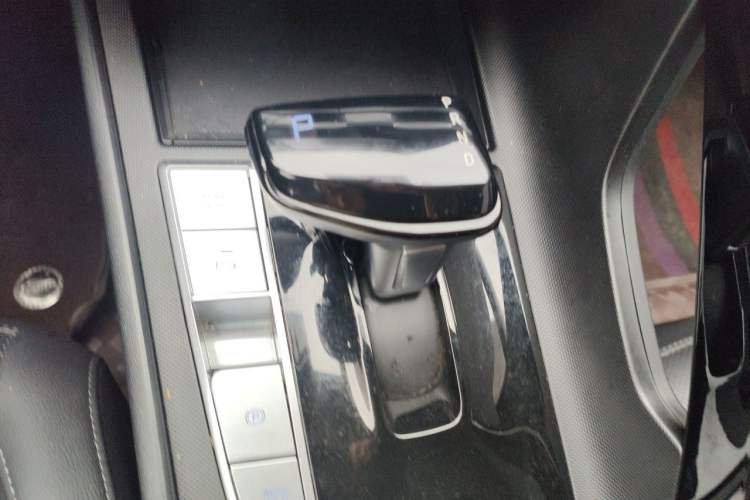 Used Hyundai Elantra 2023 1.5L CVT GLX Elite Edition Gear Lever
