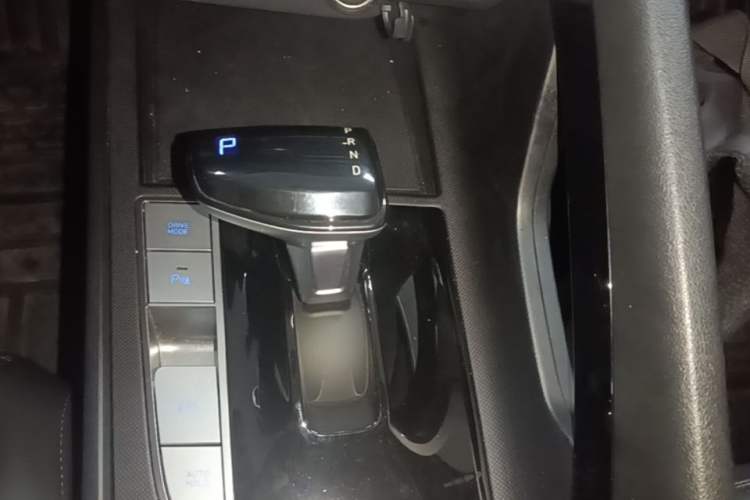 Used Hyundai Elantra 2023 1.5L CVT GLX Elite Edition Gear Lever