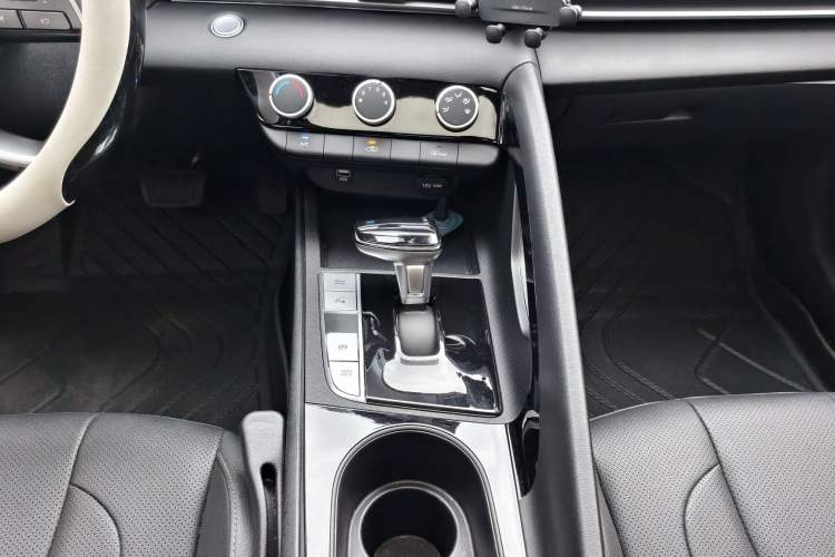 Used Hyundai Elantra 2023 1.5L CVT GLX Elite Edition Gear Lever