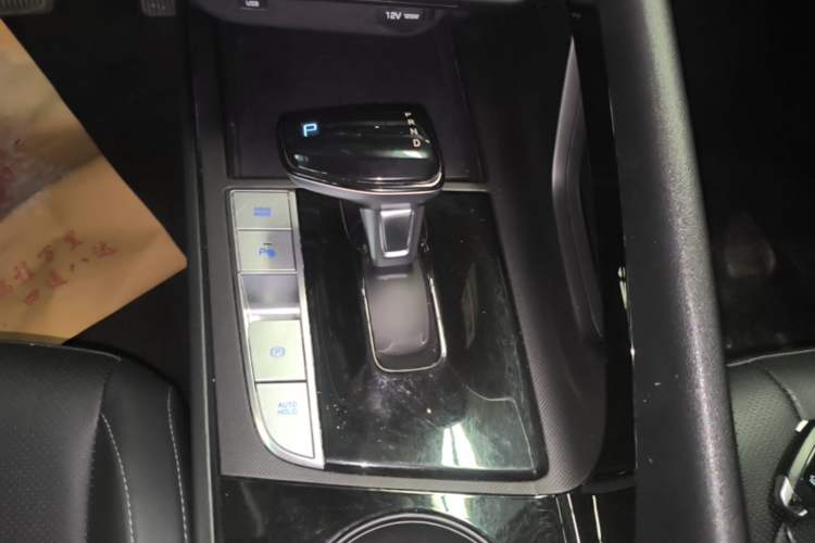 Used Hyundai Elantra 2023 1.5L CVT GLX Elite Edition Gear Lever