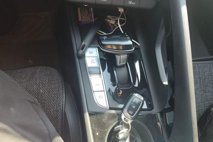 Used Hyundai Elantra 2023 1.5L CVT GLX Elite Edition Gear Lever