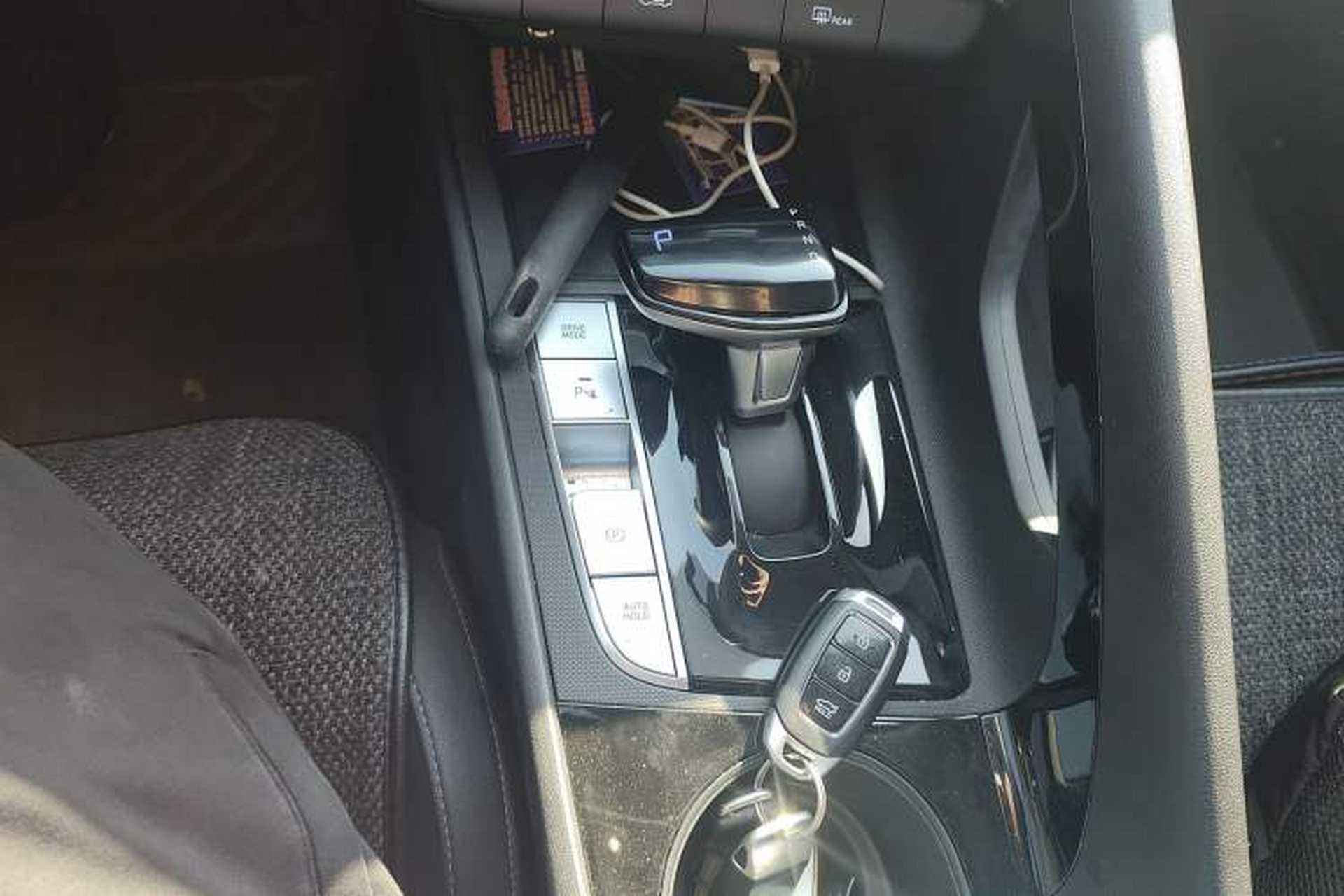 Used Hyundai Elantra 2023 1.5L CVT GLX Elite Edition Gear Lever