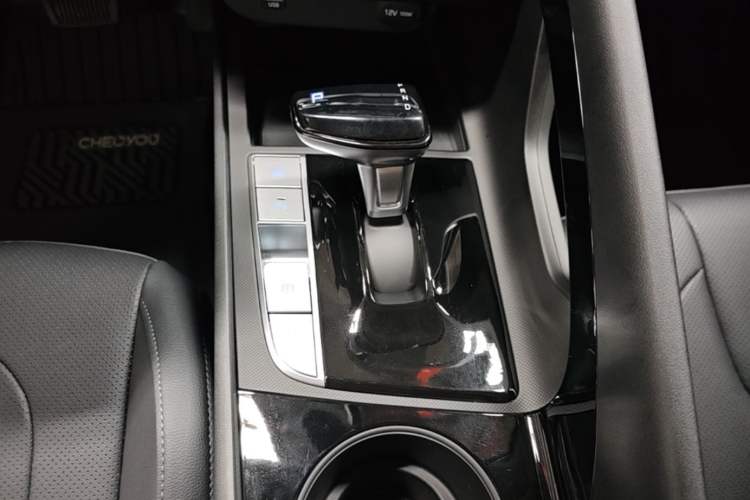 Used Hyundai Elantra 2023 1.5L CVT GLX Elite Edition Gear Lever