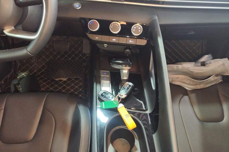 Used Hyundai Elantra 2023 1.5L CVT GLX Elite Edition Gear Lever