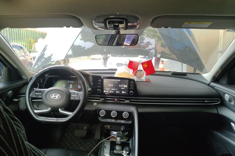 Used Hyundai Elantra 2023 1.5L CVT GLX Elite Edition Headliner
