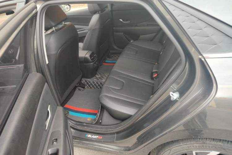 Used Hyundai Elantra 2023 1.5L CVT GLX Elite Edition Headliner