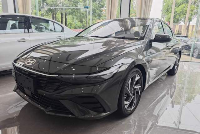 Ojetý Hyundai Elantra 2023 1.5L CVT LUX Prestige Edition
