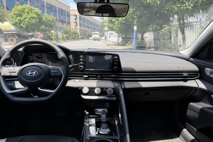Used Hyundai Elantra 2023 1.5L CVT GLX Elite Edition Interior 1