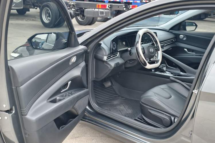 Used Hyundai Elantra 2023 1.5L CVT GLX Elite Edition Interior 1