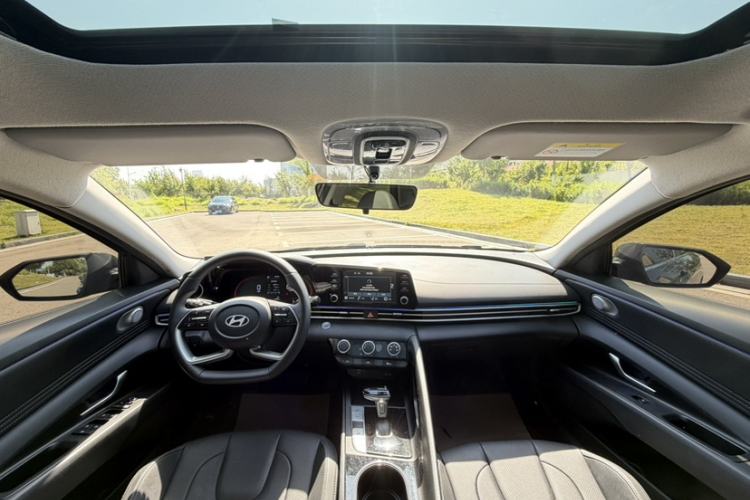 Used Hyundai Elantra 2023 1.5L CVT GLX Elite Edition Interior 2