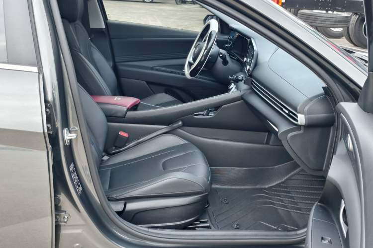 Used Hyundai Elantra 2023 1.5L CVT GLX Elite Edition Interior 2