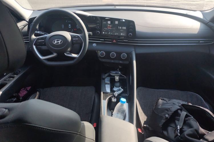 Used Hyundai Elantra 2023 1.5L CVT GLX Elite Edition Interior 2