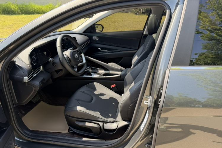 Used Hyundai Elantra 2023 1.5L CVT GLX Elite Edition Interior 3