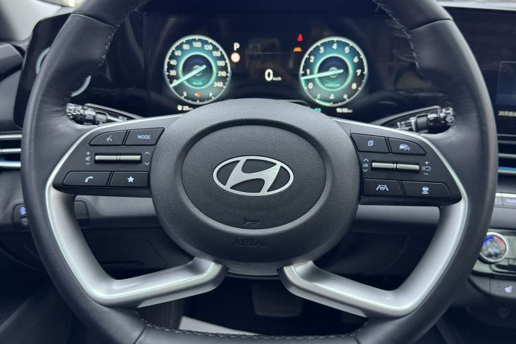 Used Hyundai Elantra 2023 1.5L CVT TOP Flagship Edition Interior 3
