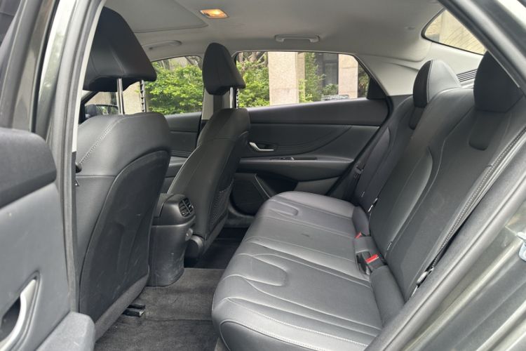 Used Hyundai Elantra 2023 1.5L CVT LUX Prestige Edition Interior 3