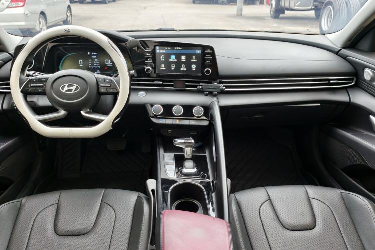 Used Hyundai Elantra 2023 1.5L CVT GLX Elite Edition Interior 3