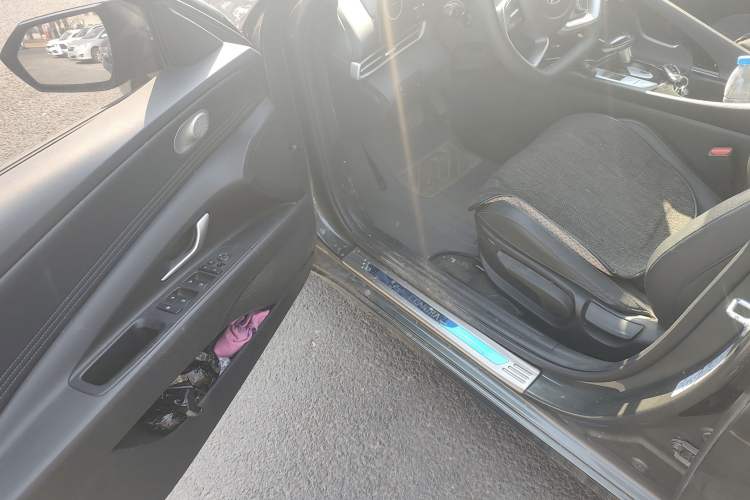 Used Hyundai Elantra 2023 1.5L CVT GLX Elite Edition Interior 3