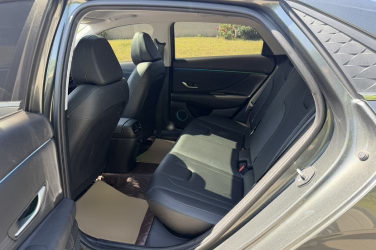 Used Hyundai Elantra 2023 1.5L CVT GLX Elite Edition Interior 4